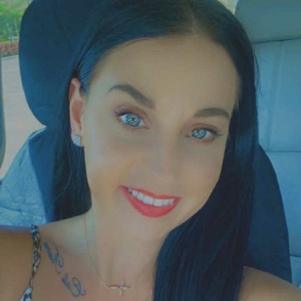 Meet your Posher, Christa ♡